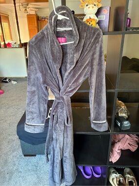 Victoria's Secret Plush Shawl Collar Robe in Gray